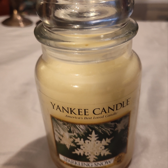 NEW! YANKEE CANDLE 22oz Sparkling Snow - Picture 6 of 6